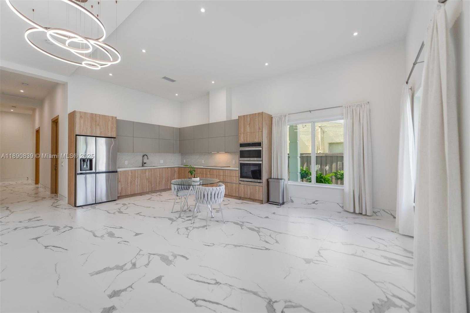 Small Image of 635 SOUTH WEST 9TH ST, Hallandale Beach Number 4