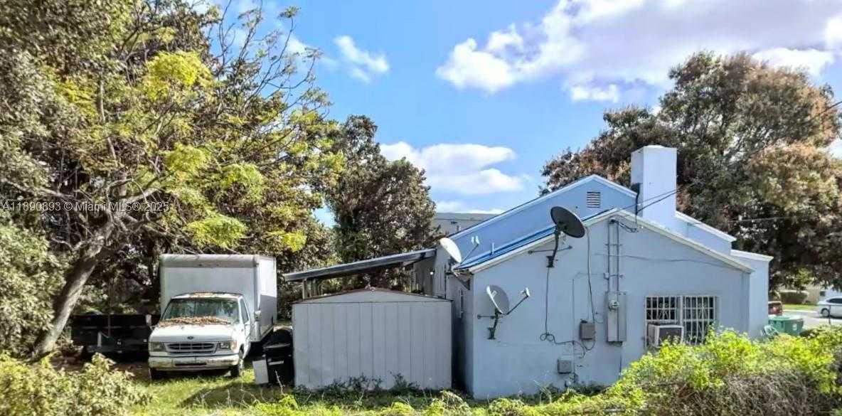 Small Image of 1391 NORTH WEST 55TH TER, Miami Number 4