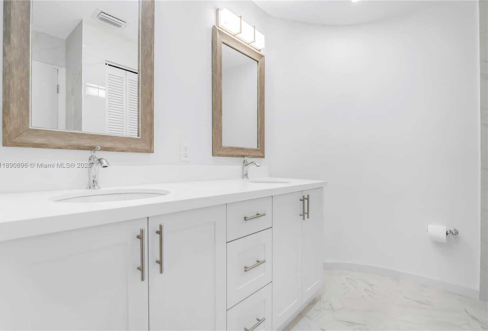 Small Image of 18270 NORTH WEST 19TH ST, Pembroke Pines Number 17
