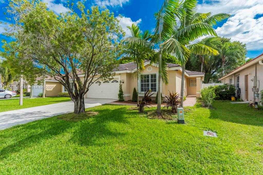 Small Image of 18270 NORTH WEST 19TH ST, Pembroke Pines Number 2