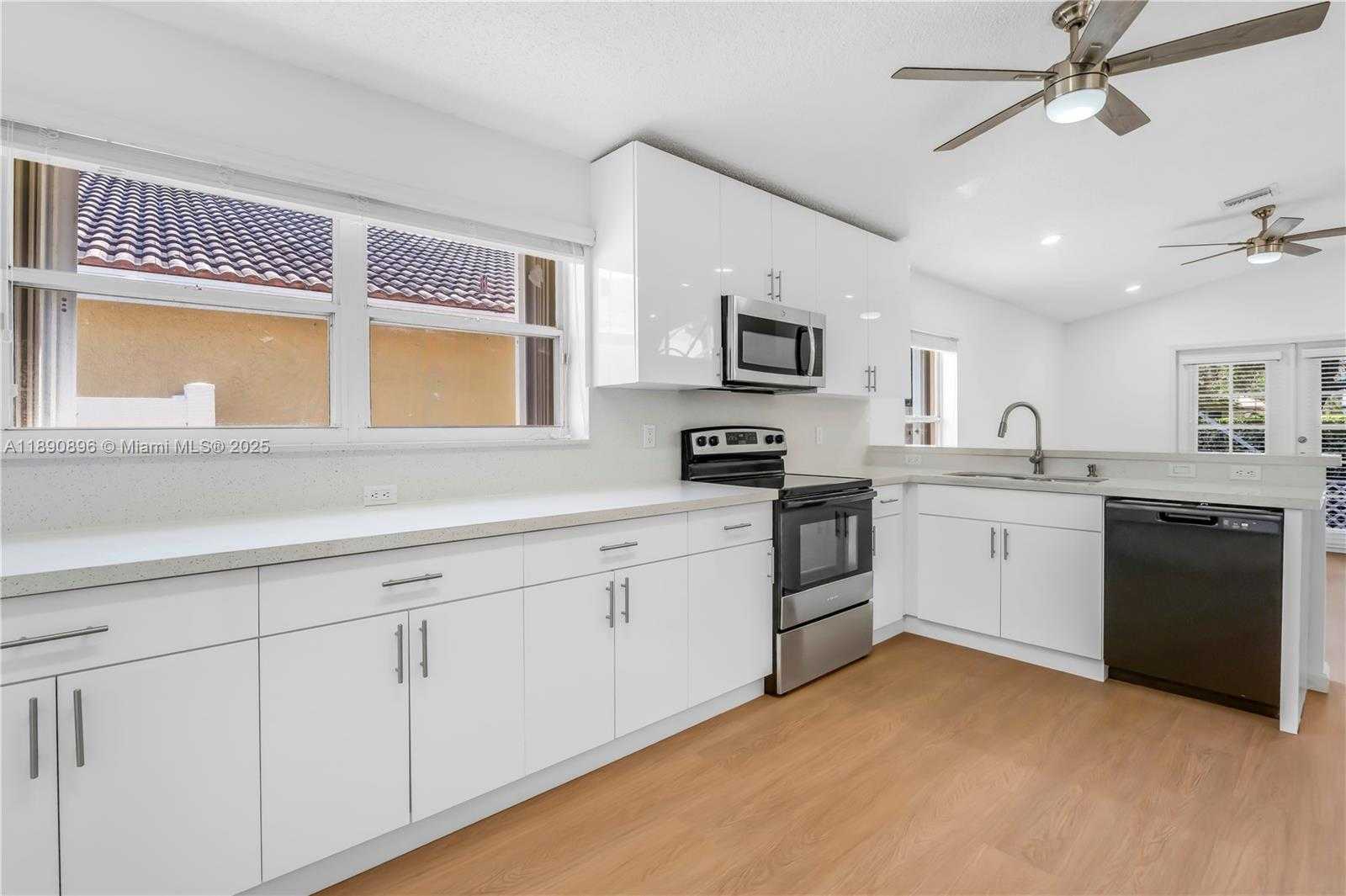 Small Image of 18270 NORTH WEST 19TH ST, Pembroke Pines Number 3