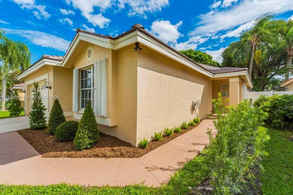 Small Image of 18270 NORTH WEST 19TH ST, Pembroke Pines Number 30