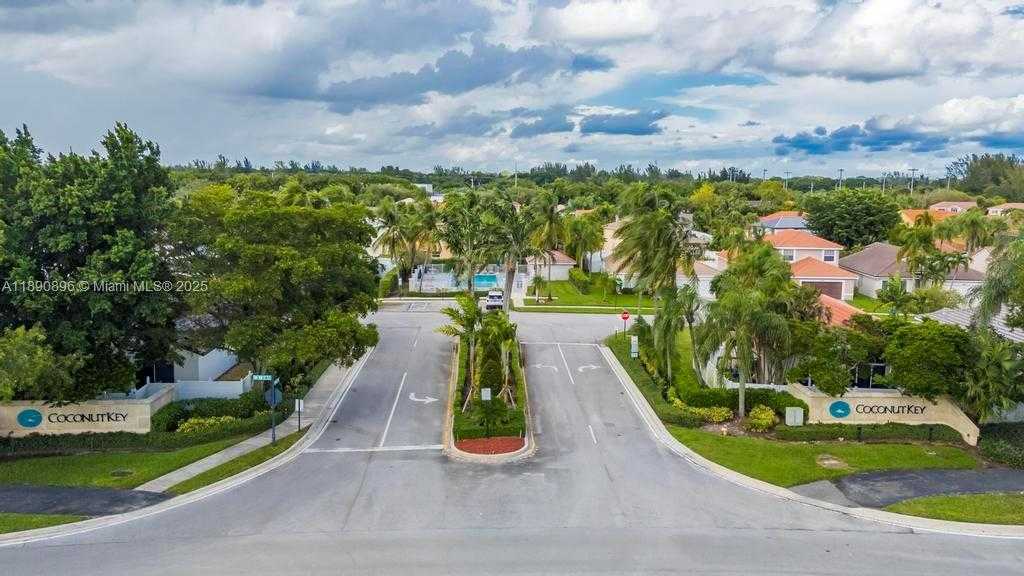 Small Image of 18270 NORTH WEST 19TH ST, Pembroke Pines Number 36