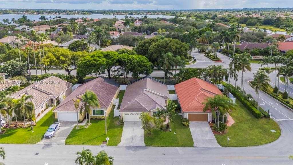 Small Image of 18270 NORTH WEST 19TH ST, Pembroke Pines Number 39