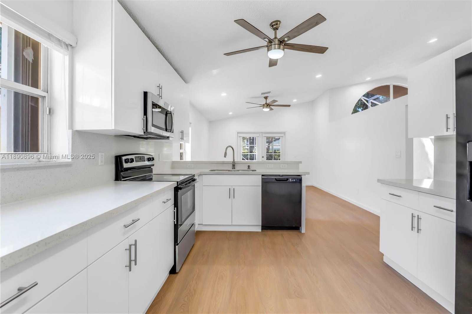 Small Image of 18270 NORTH WEST 19TH ST, Pembroke Pines Number 4
