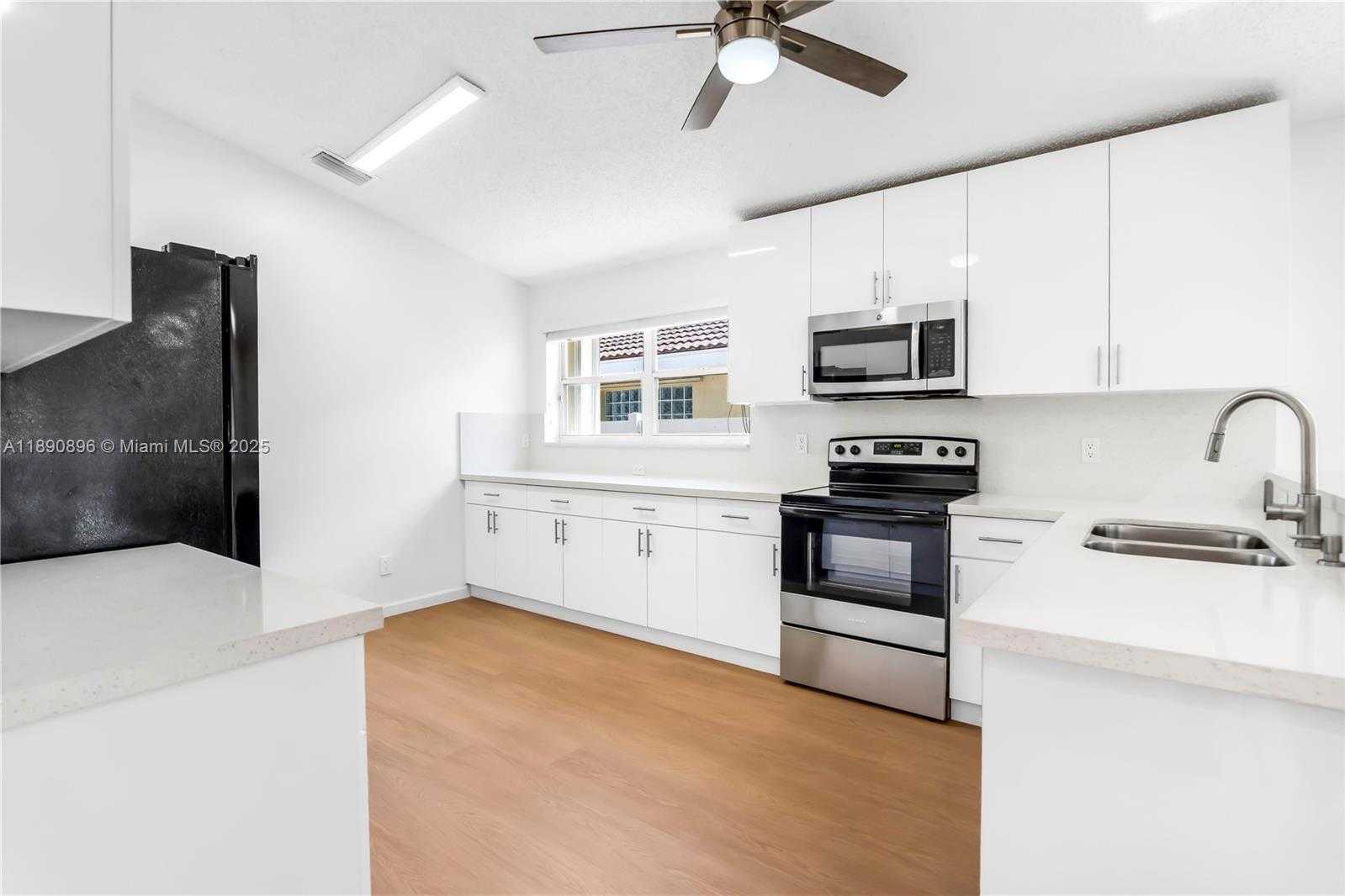 Small Image of 18270 NORTH WEST 19TH ST, Pembroke Pines Number 6