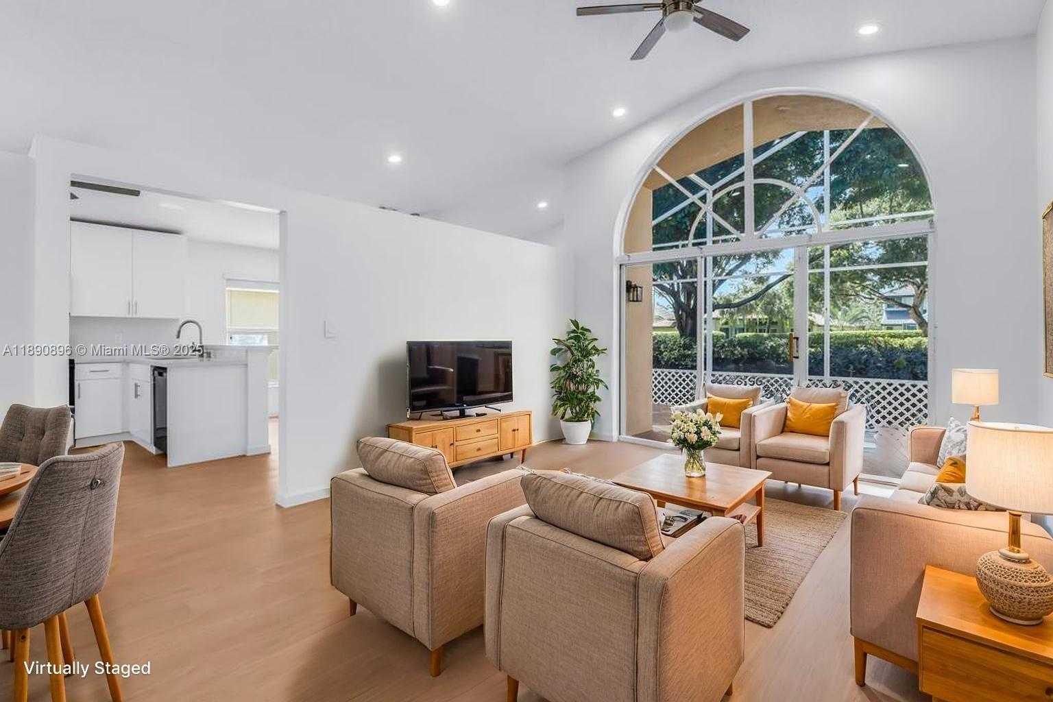 Small Image of 18270 NORTH WEST 19TH ST, Pembroke Pines Number 9
