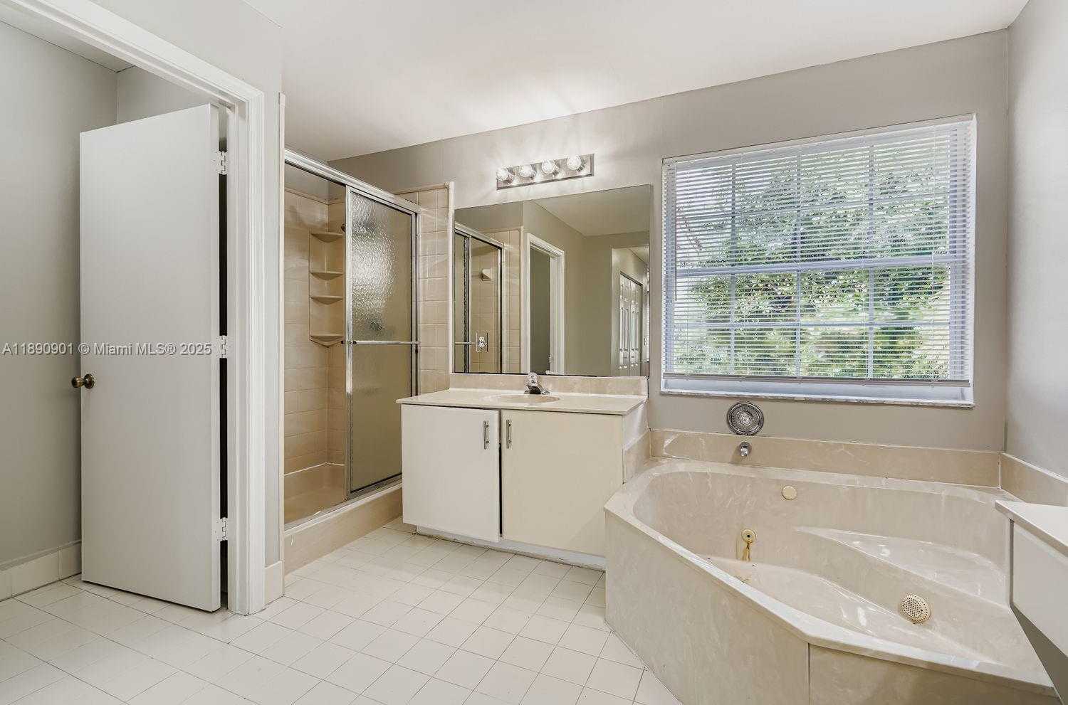 Small Image of 2015 SOUTH WEST 159TH AVE, Miramar Number 17