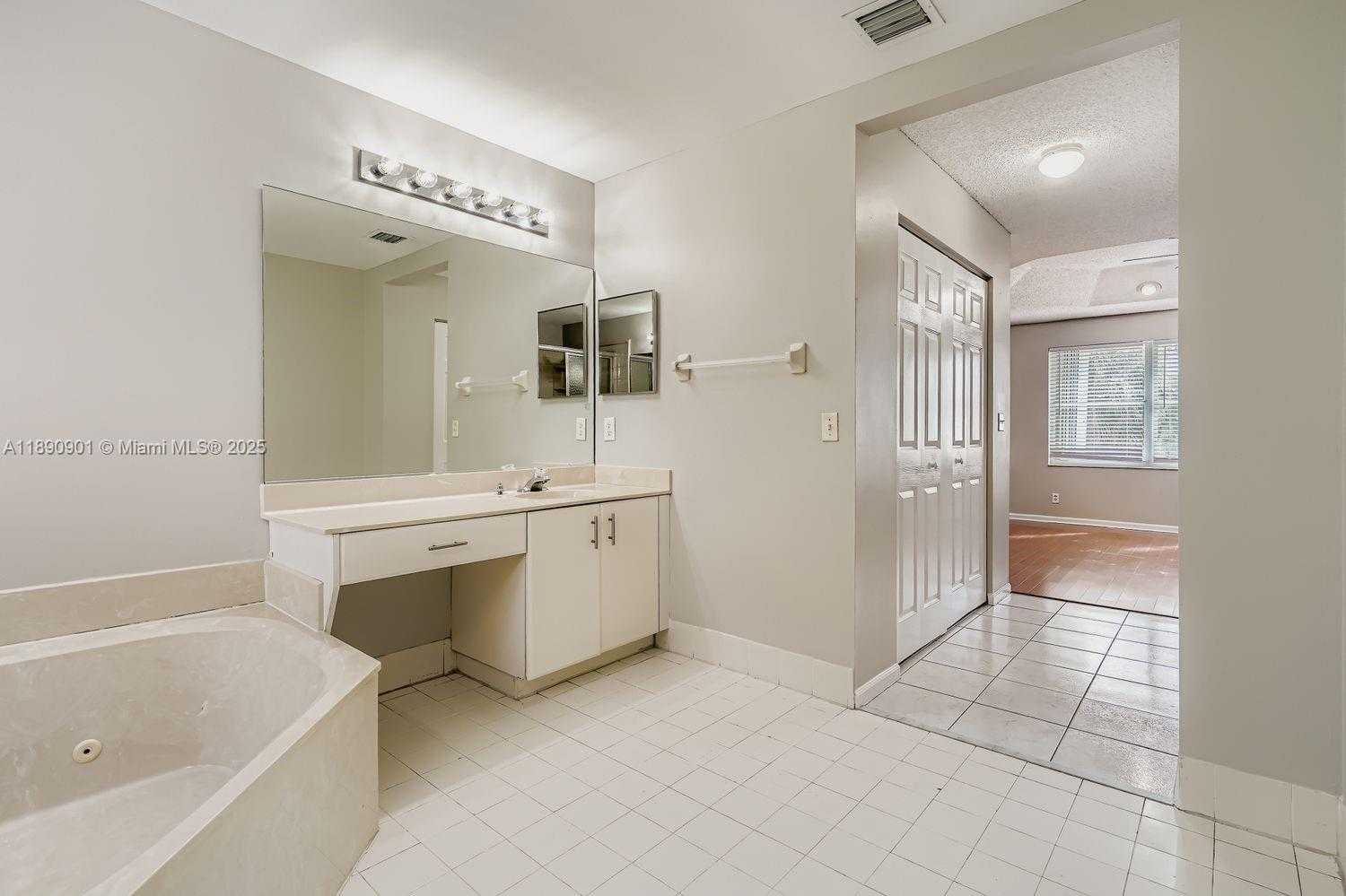 Small Image of 2015 SOUTH WEST 159TH AVE, Miramar Number 18