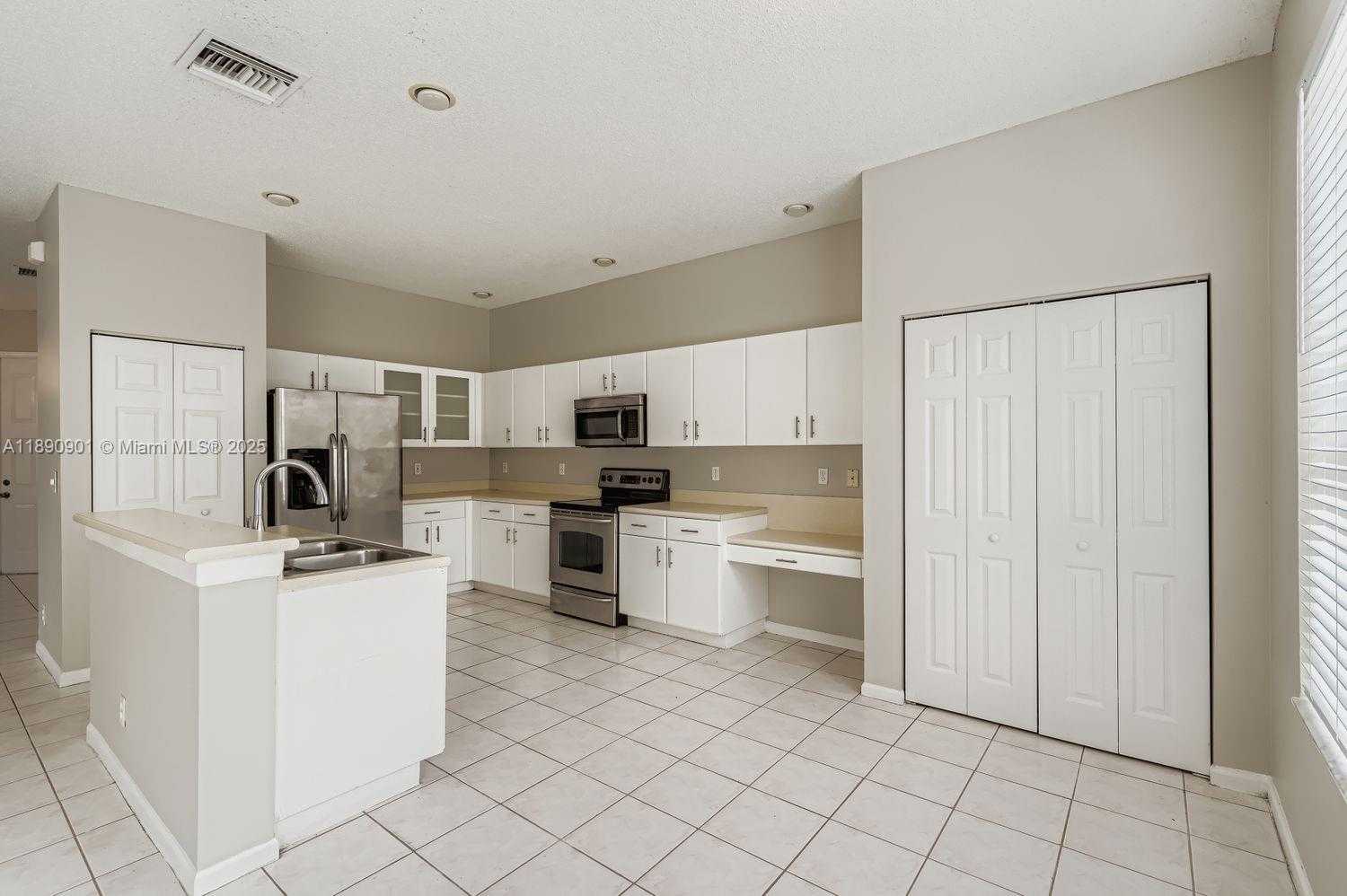 Small Image of 2015 SOUTH WEST 159TH AVE, Miramar Number 8