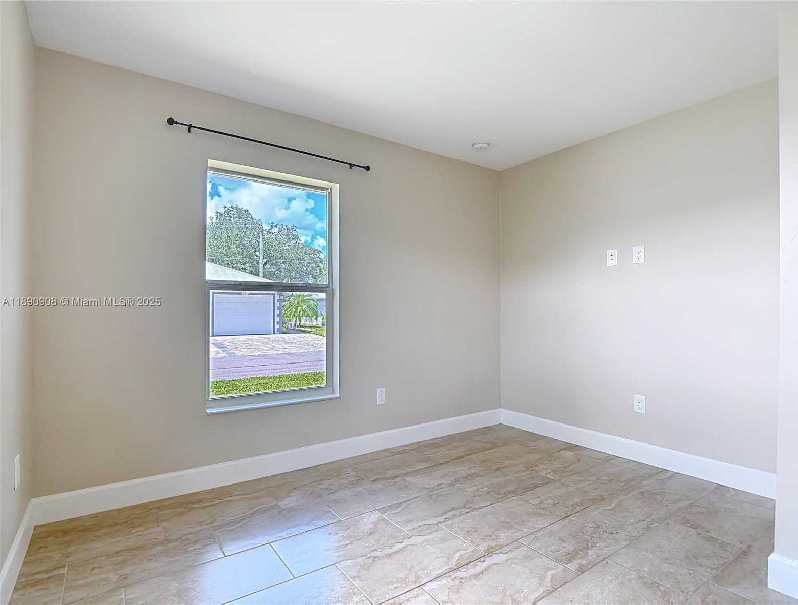 Small Image of 177 VILLAGE CIRCLE, Other City - In The State Of Florida Number 13