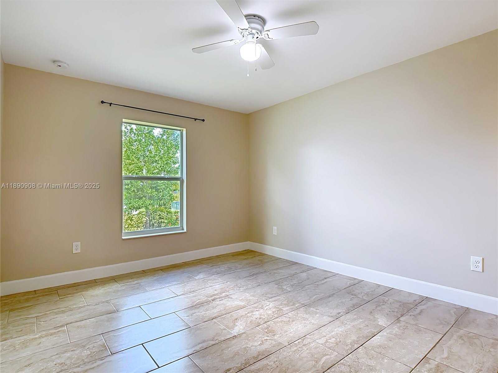 Small Image of 177 VILLAGE CIRCLE, Other City - In The State Of Florida Number 18