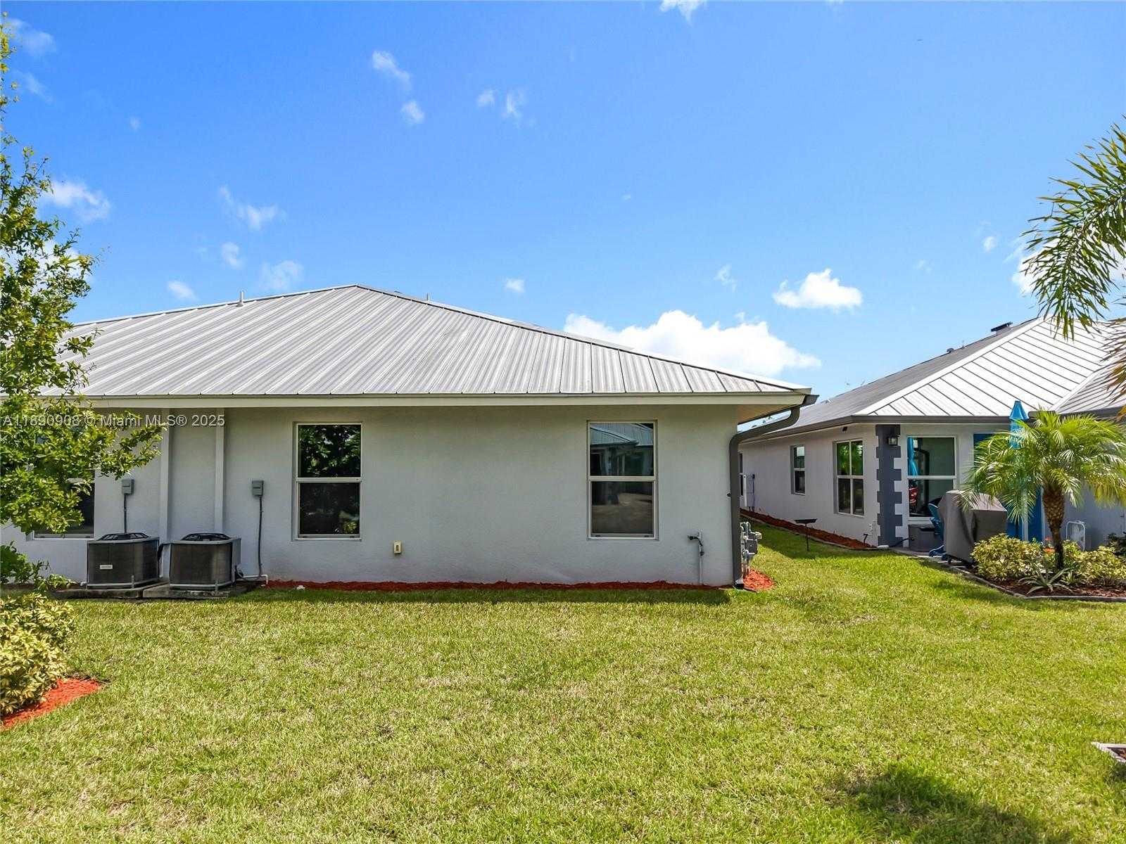 Small Image of 177 VILLAGE CIRCLE, Other City - In The State Of Florida Number 26
