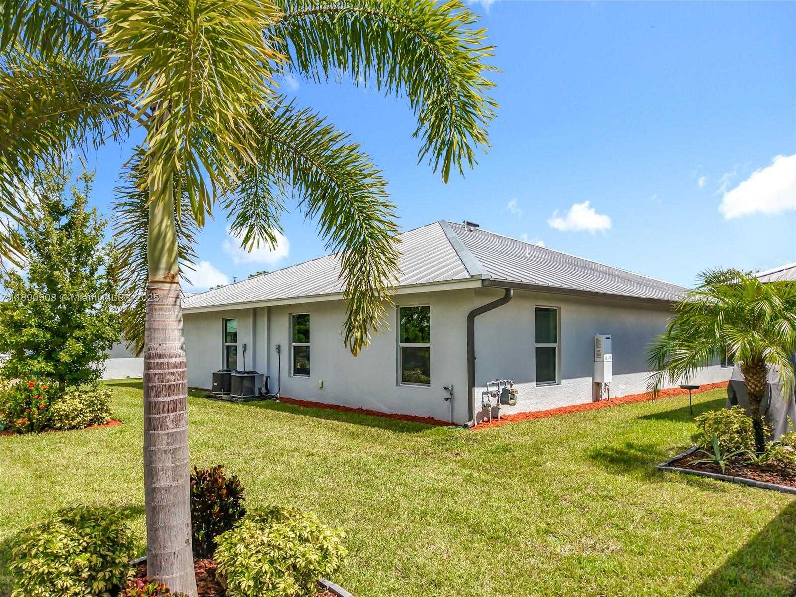 Small Image of 177 VILLAGE CIRCLE, Other City - In The State Of Florida Number 27