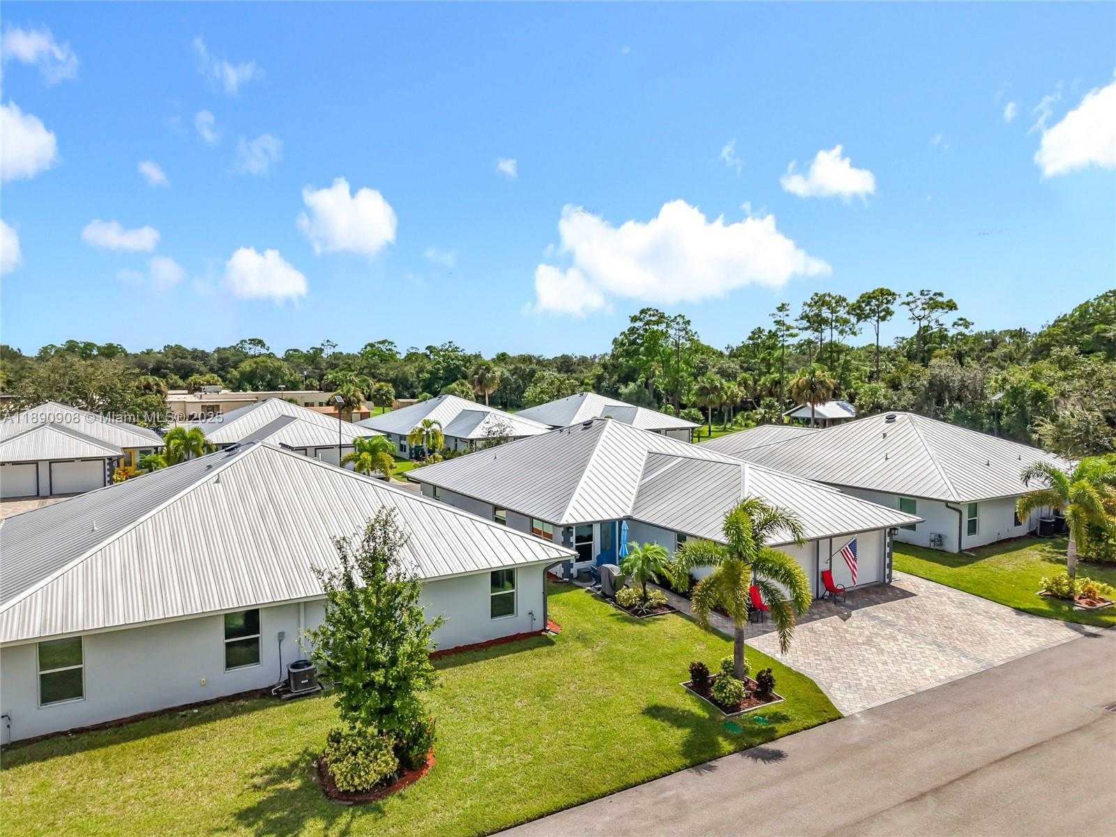 Small Image of 177 VILLAGE CIRCLE, Other City - In The State Of Florida Number 29