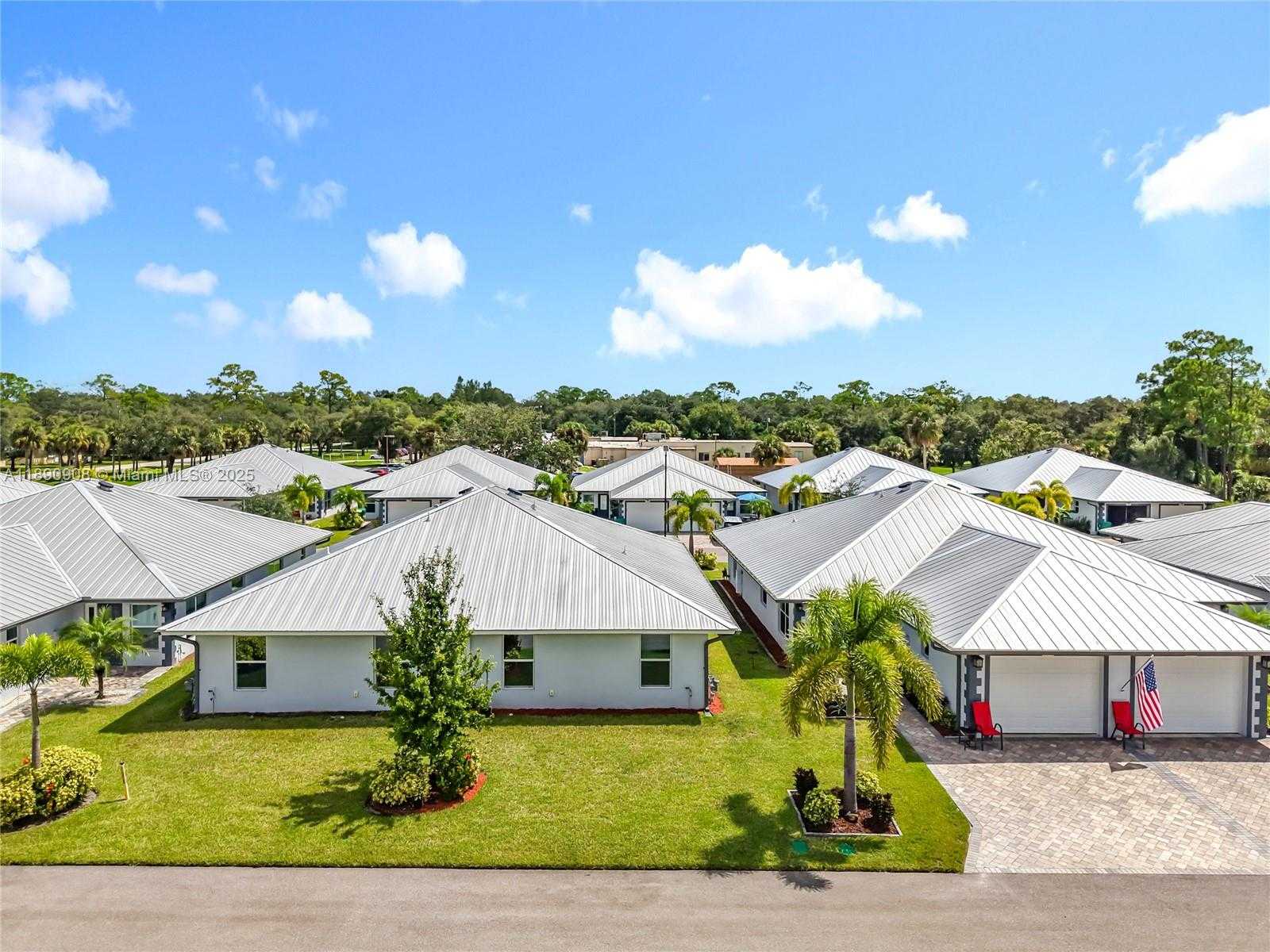 Small Image of 177 VILLAGE CIRCLE, Other City - In The State Of Florida Number 30