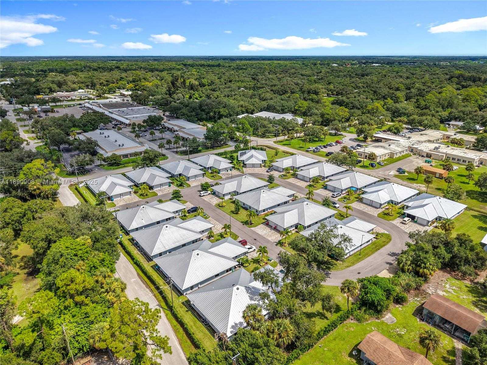 Small Image of 177 VILLAGE CIRCLE, Other City - In The State Of Florida Number 33