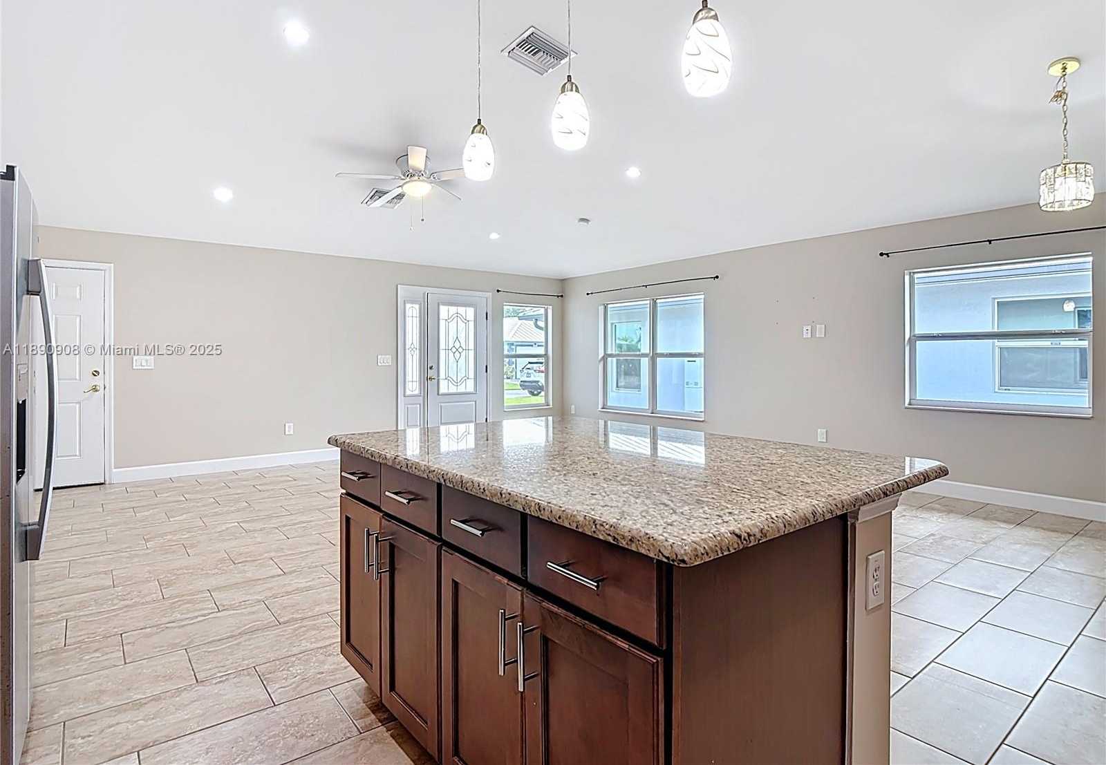 Small Image of 177 VILLAGE CIRCLE, Other City - In The State Of Florida Number 6