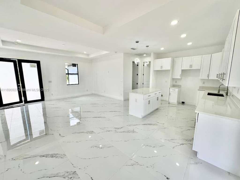 Small Image of 612 Ames St E, Lehigh Acres, FL 33974, USA Number 2