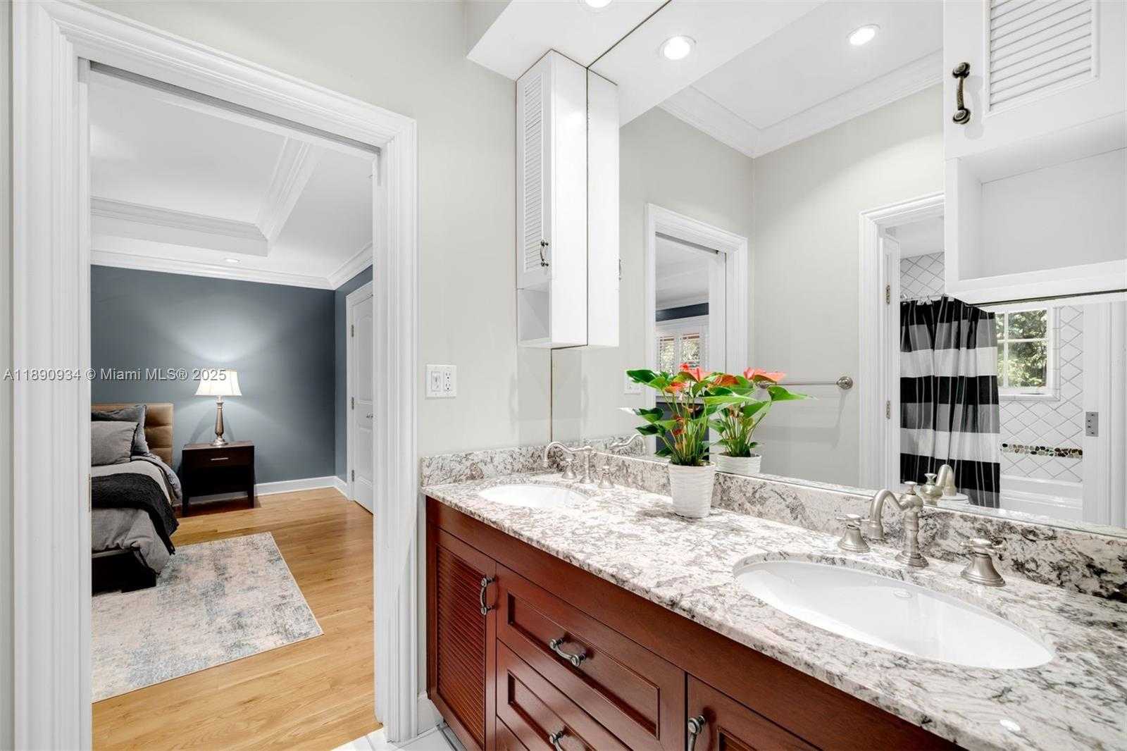 Small Image of 5400 KERWOOD OAKS DR, Coral Gables Number 29