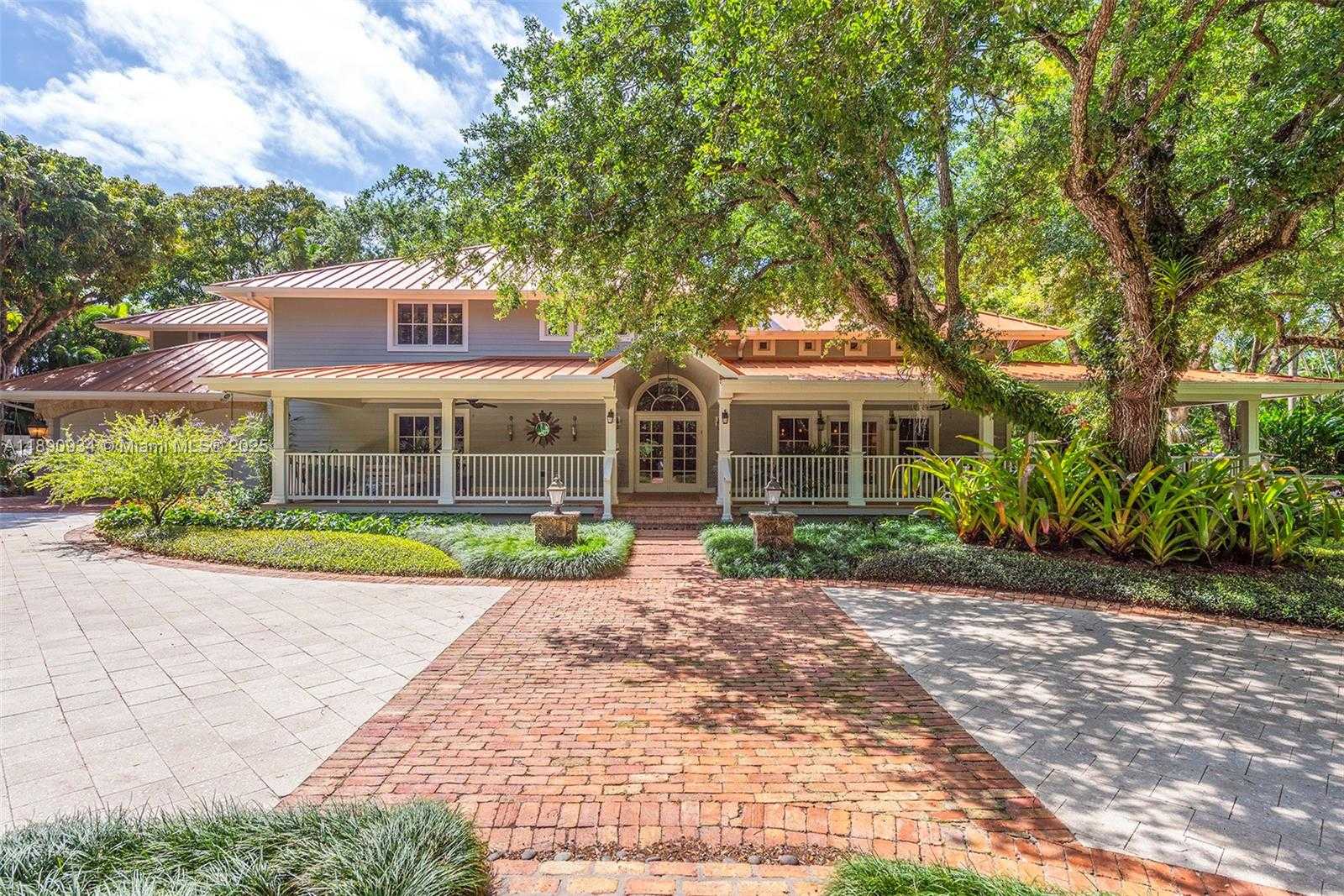 Small Image of 5400 KERWOOD OAKS DR, Coral Gables Number 4