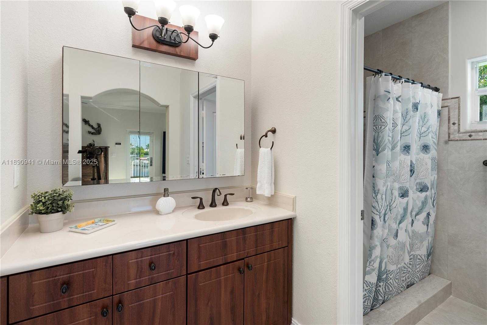 Small Image of 301 OLEANDER DR, Tavernier Number 28