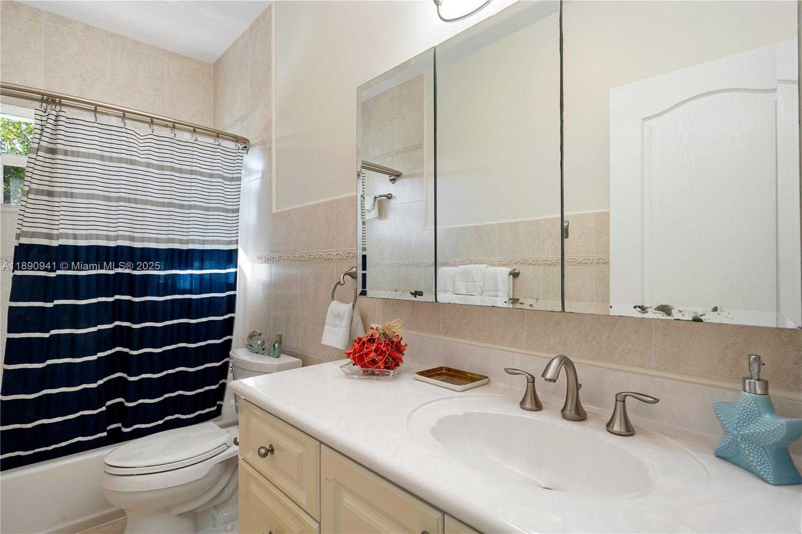 Small Image of 301 OLEANDER DR, Tavernier Number 36