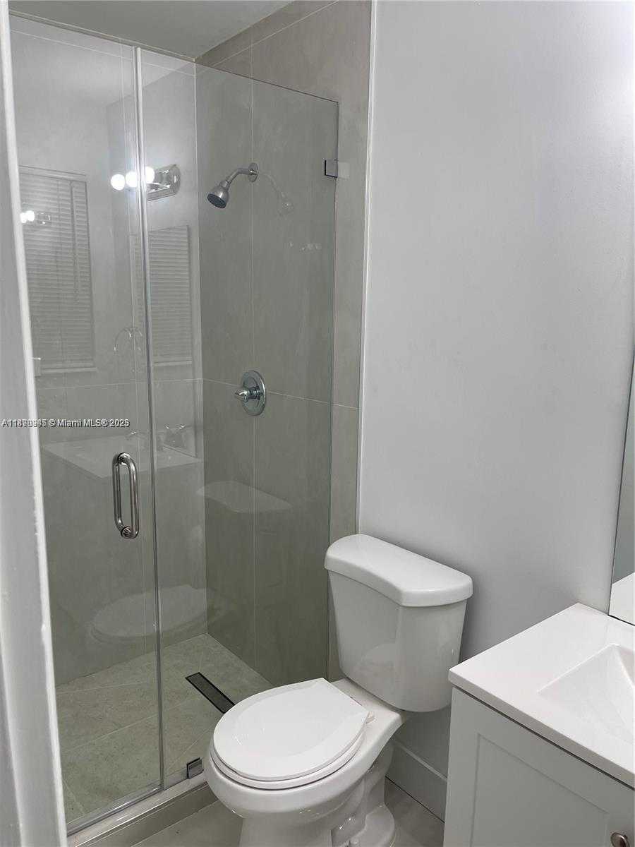 Small Image of 1220 NORTH WEST 180TH TER, Miami Gardens Number 12