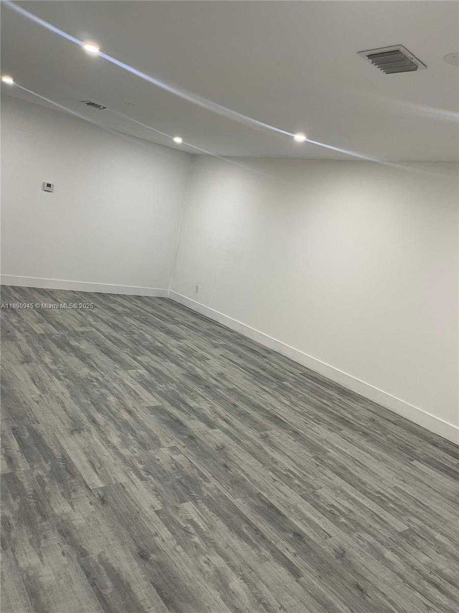 Small Image of 1220 NORTH WEST 180TH TER, Miami Gardens Number 13