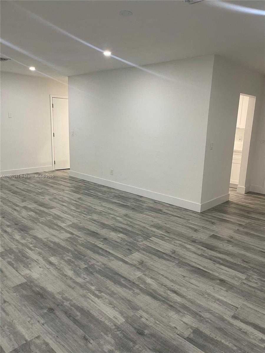 Small Image of 1220 NORTH WEST 180TH TER, Miami Gardens Number 14