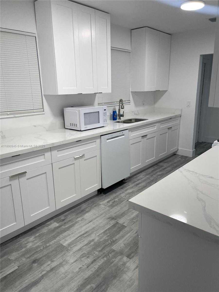 Small Image of 1220 NORTH WEST 180TH TER, Miami Gardens Number 4
