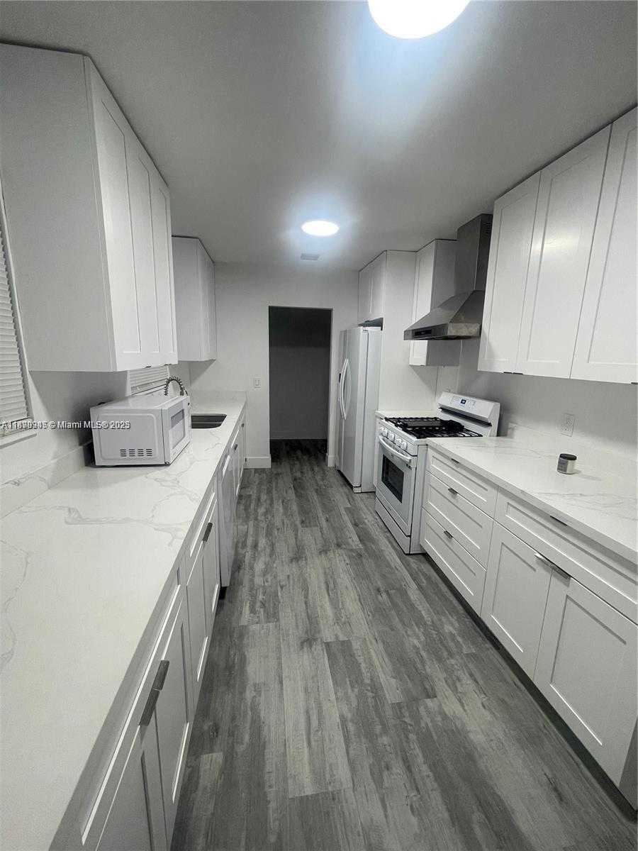 Small Image of 1220 NORTH WEST 180TH TER, Miami Gardens Number 5
