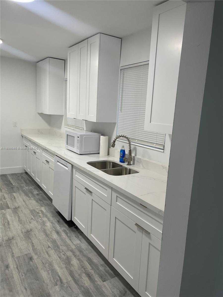 Small Image of 1220 NORTH WEST 180TH TER, Miami Gardens Number 6