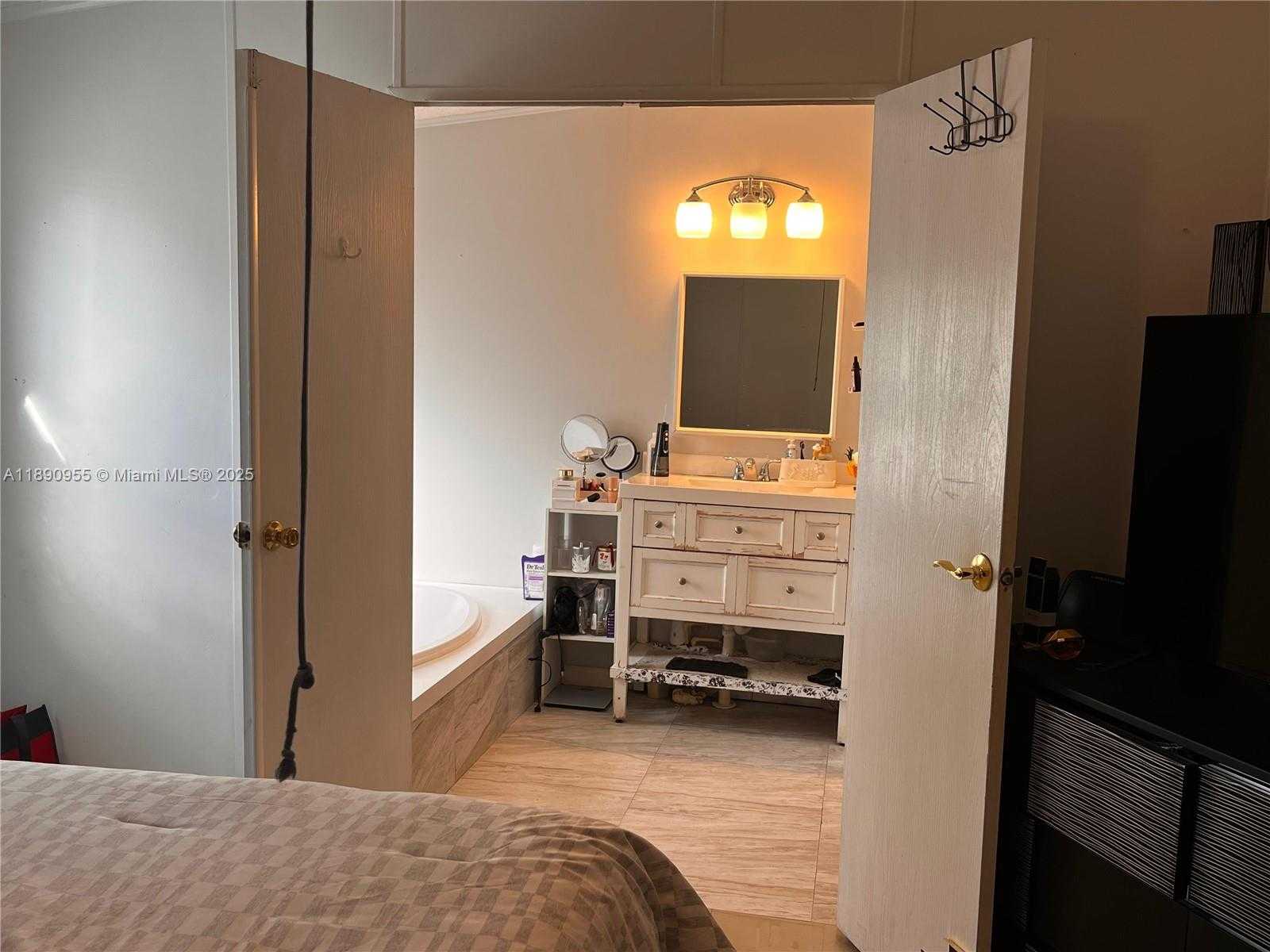 Small Image of 909 SW 131 WAY, Davie Number 10