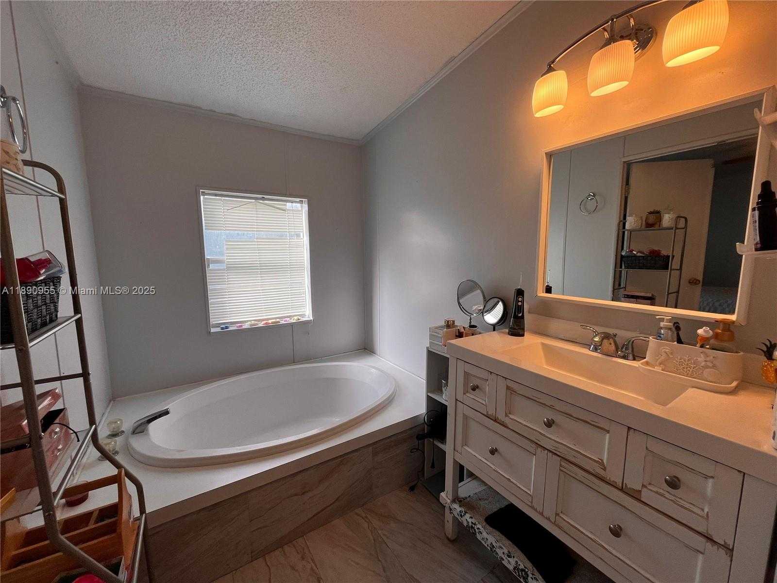Small Image of 909 SW 131 WAY, Davie Number 14
