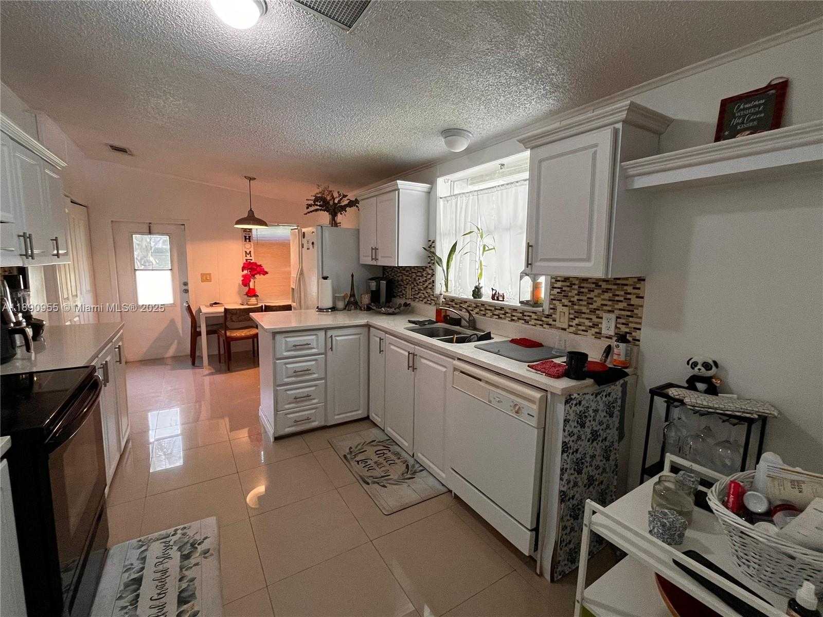 Small Image of 909 SW 131 WAY, Davie Number 17