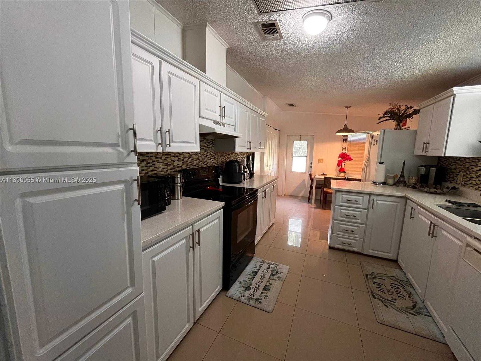 Small Image of 909 SW 131 WAY, Davie Number 2