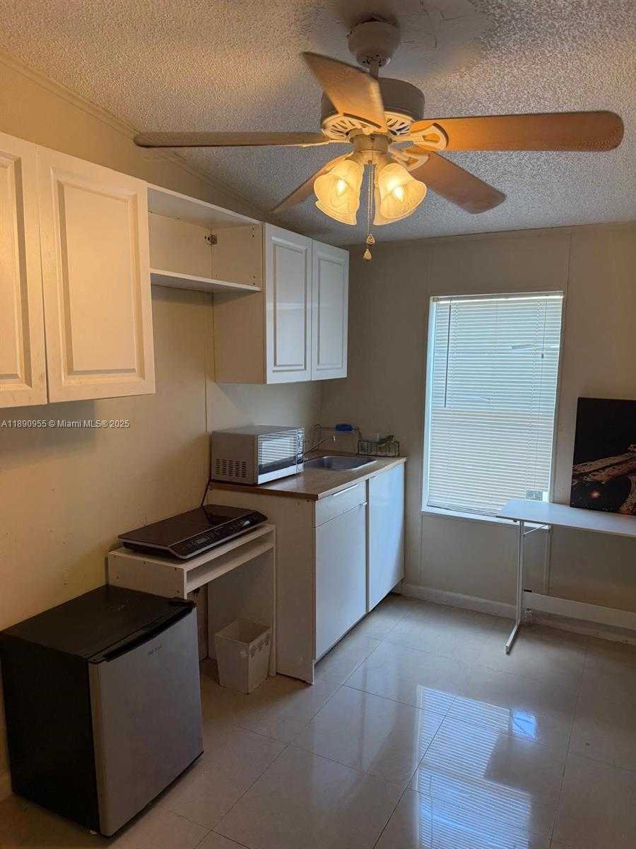 Small Image of 909 SW 131 WAY, Davie Number 21