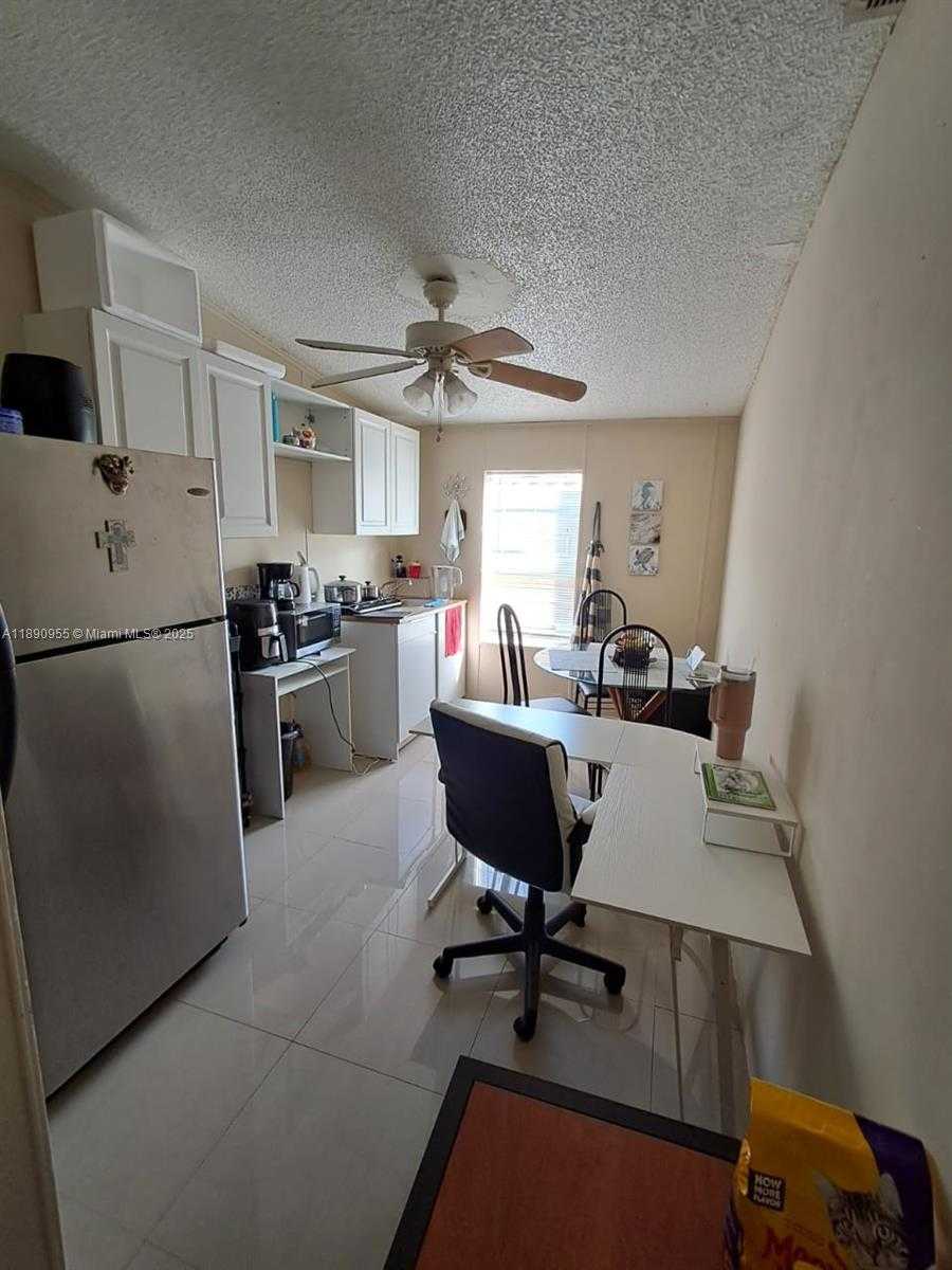 Small Image of 909 SW 131 WAY, Davie Number 22