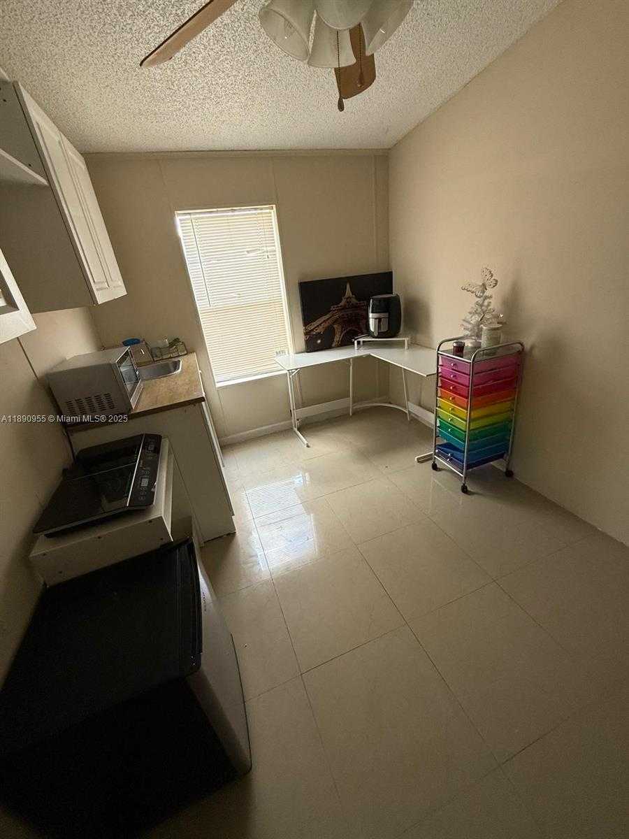 Small Image of 909 SW 131 WAY, Davie Number 23