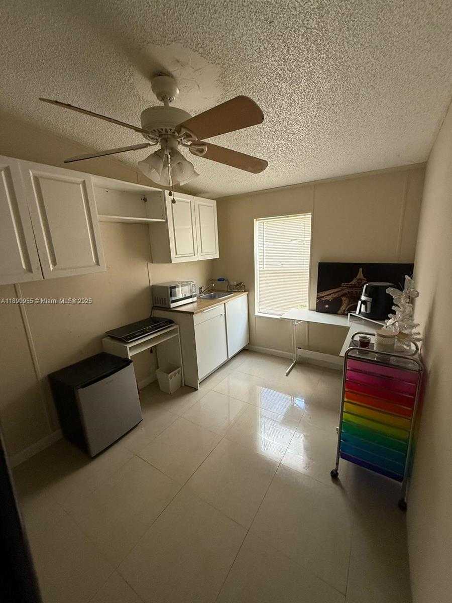 Small Image of 909 SW 131 WAY, Davie Number 24