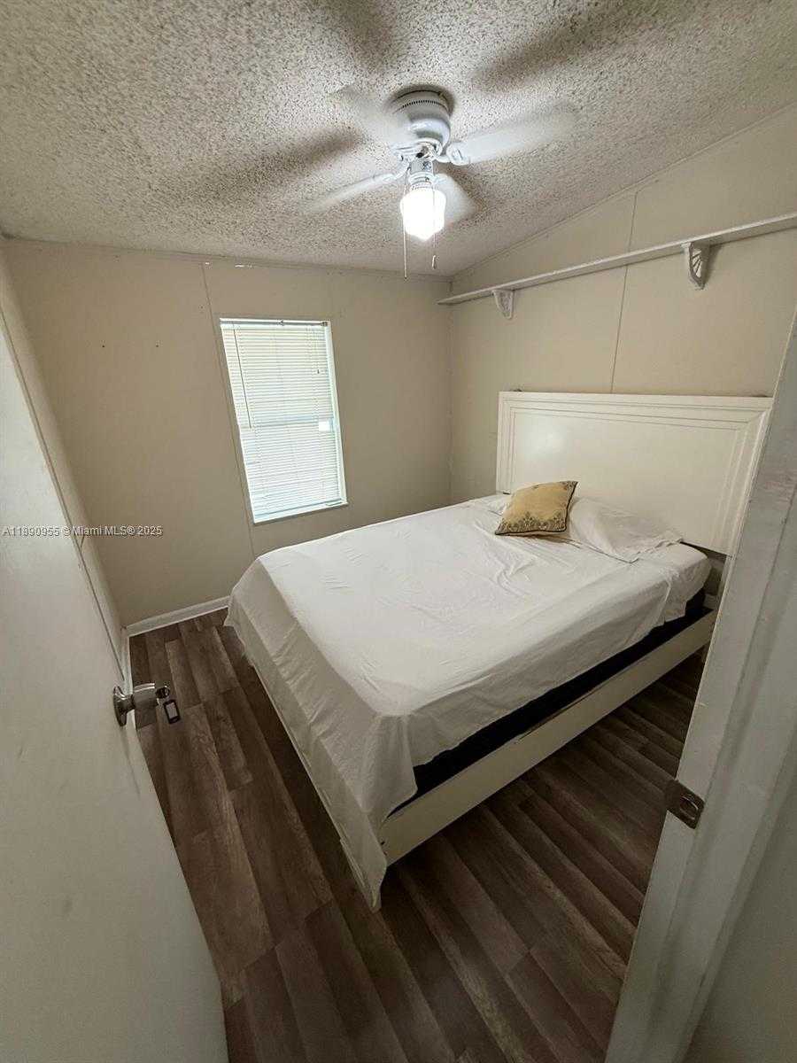 Small Image of 909 SW 131 WAY, Davie Number 25