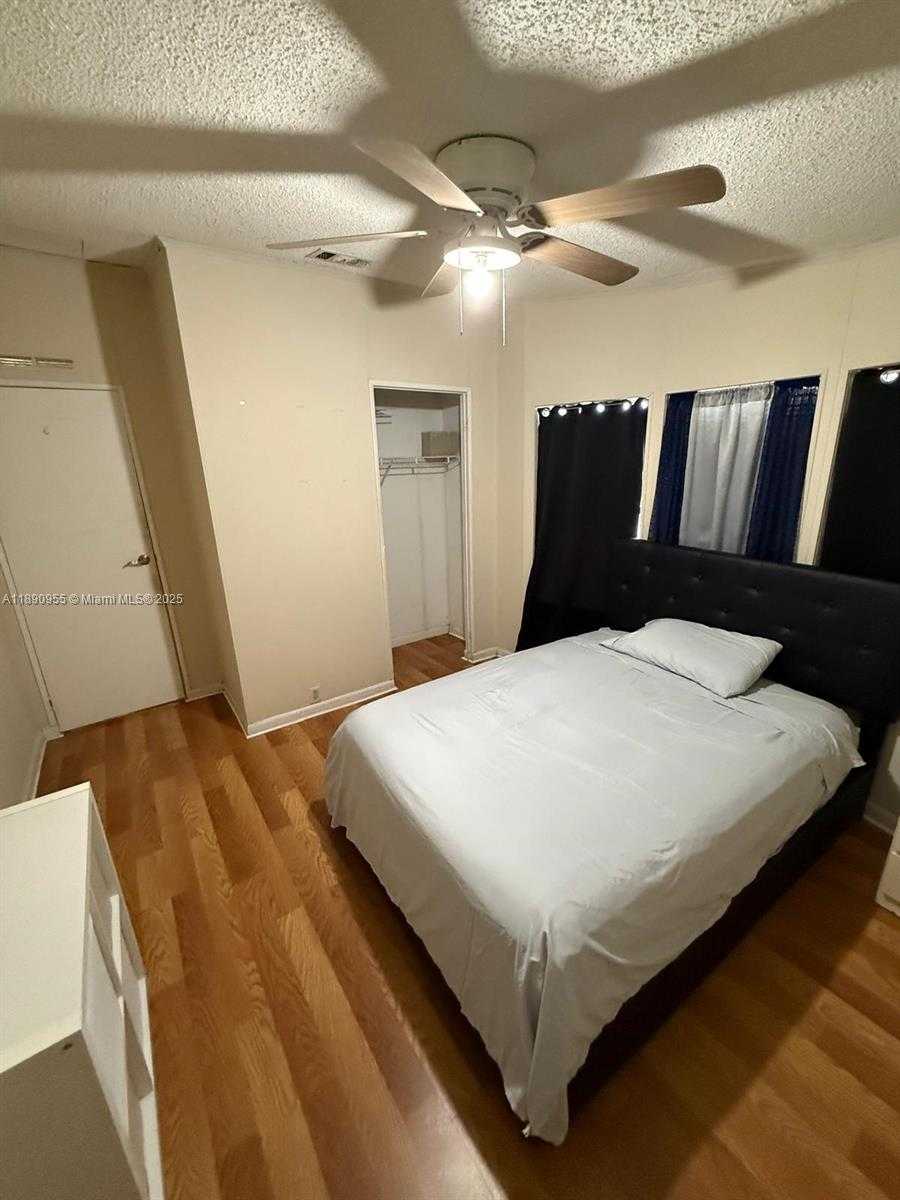 Small Image of 909 SW 131 WAY, Davie Number 26
