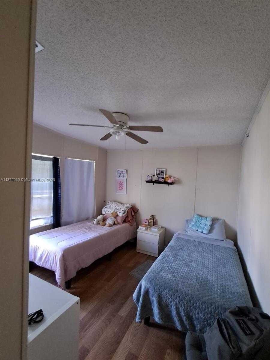 Small Image of 909 SW 131 WAY, Davie Number 27