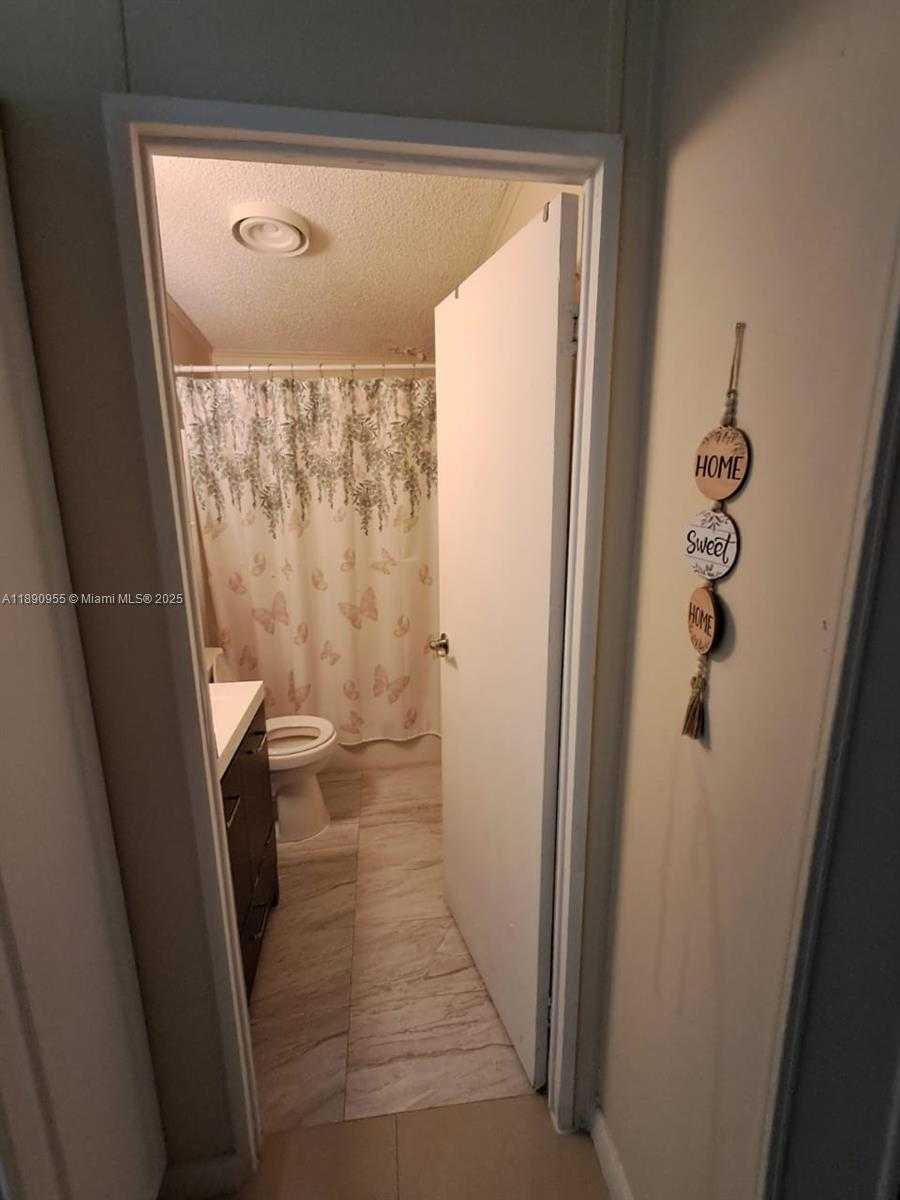 Small Image of 909 SW 131 WAY, Davie Number 28