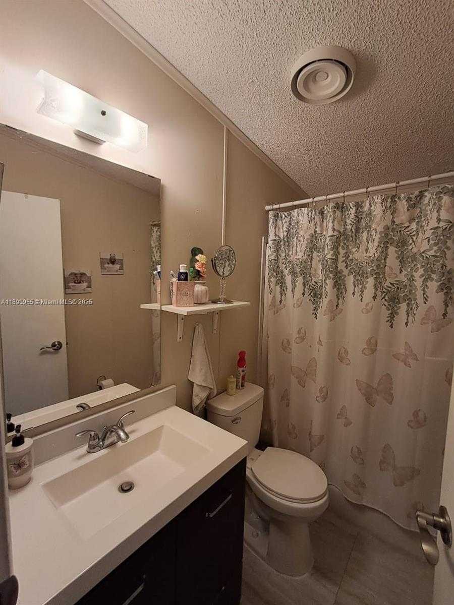 Small Image of 909 SW 131 WAY, Davie Number 29