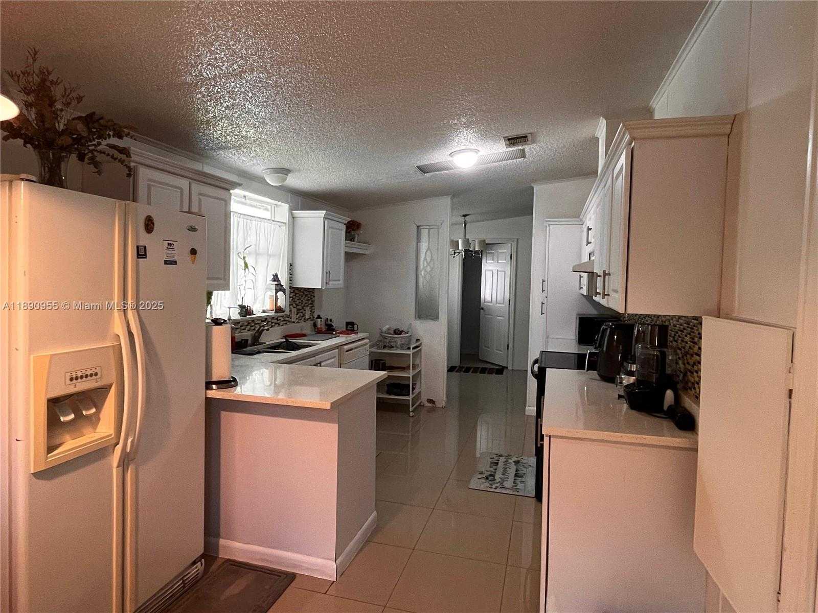 Small Image of 909 SW 131 WAY, Davie Number 3