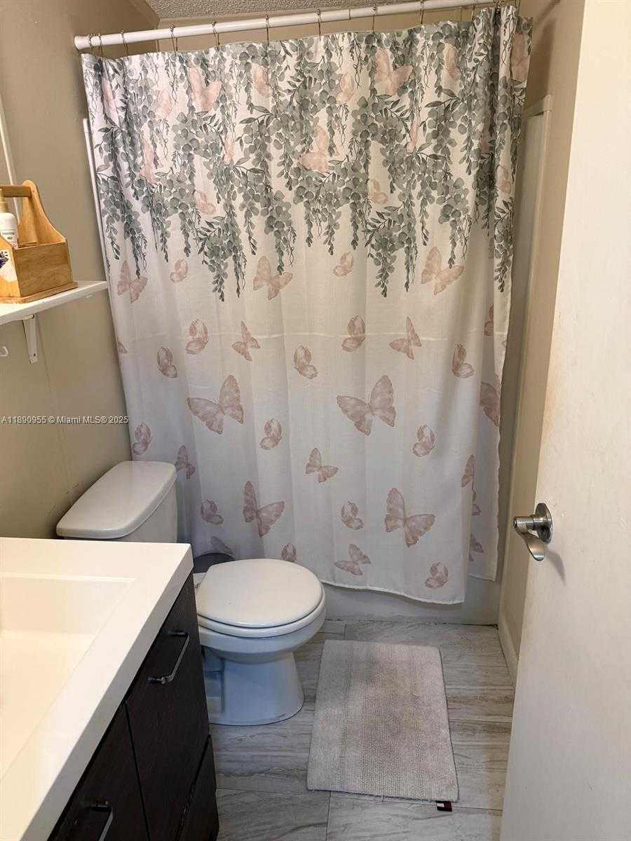 Small Image of 909 SW 131 WAY, Davie Number 30