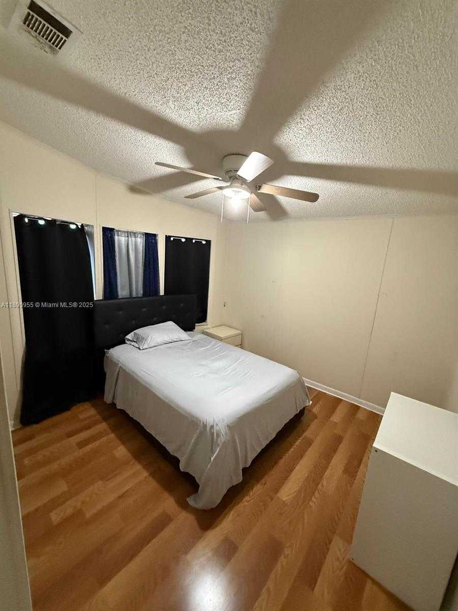 Small Image of 909 SW 131 WAY, Davie Number 31