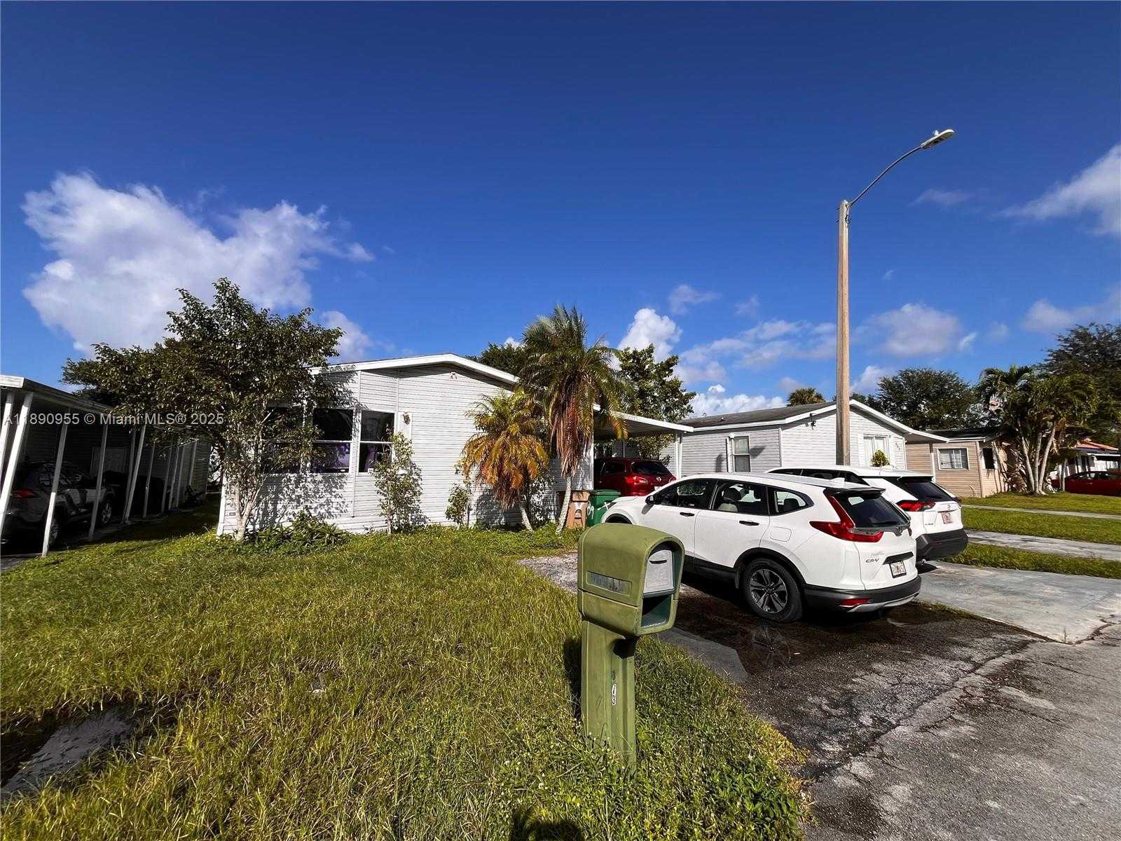 Small Image of 909 SW 131 WAY, Davie Number 32